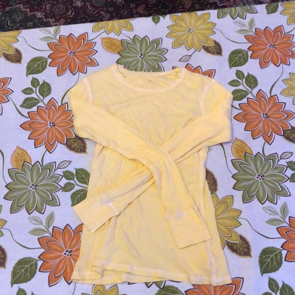 A gap yellow sweater in good condition.